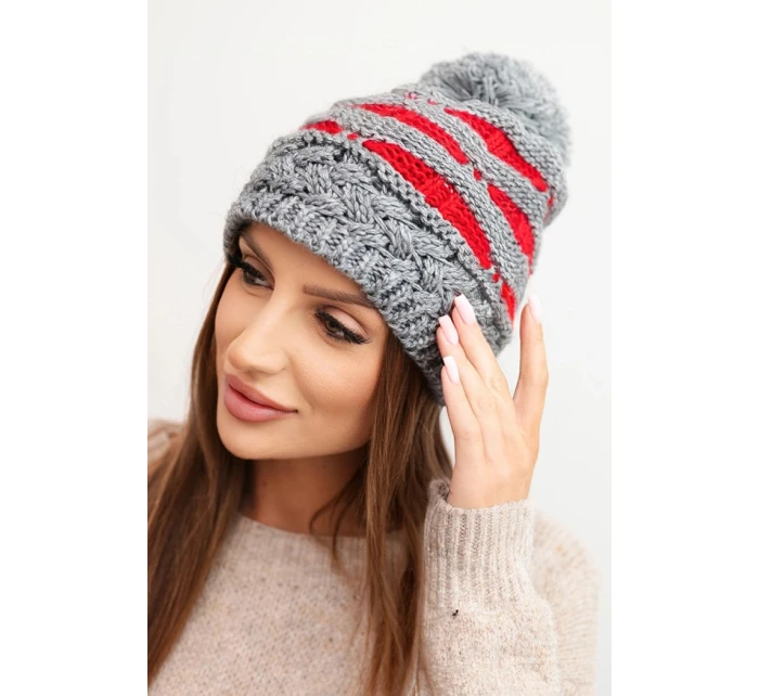 Dámská zimní pletená čepice s bambulí a copánkovým vzorem K466 šedá Dámská zimní pletená čepice s bambulí a copánkovým vzorem K466 šedá