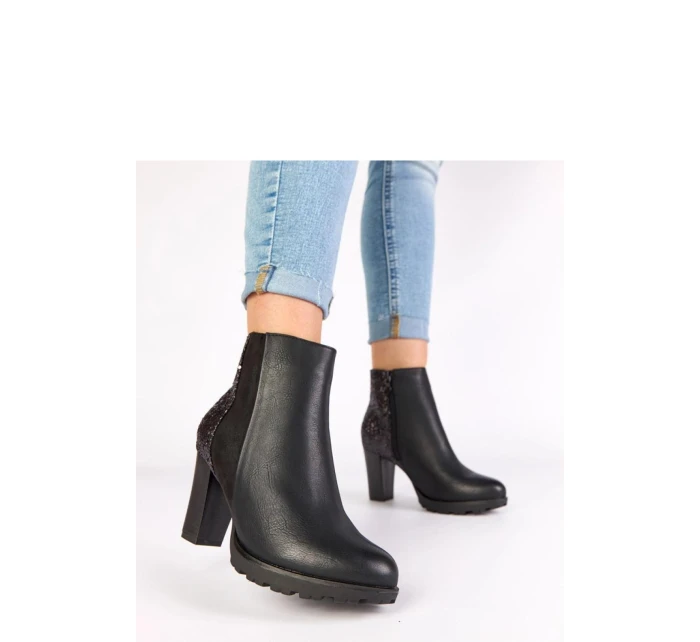 Boty na podpatku model 222359 Solea Boty na podpatku model 222359 Solea