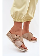 Dámské sandály na platformě s ozdobnou přezkou model 22094938 hnědé - Inblu Dámské sandály na platformě s ozdobnou přezkou model 22094938 hnědé - Inblu