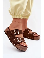 Dámské pantofle s přezkami a Čokoládové model 22095107 - Boto