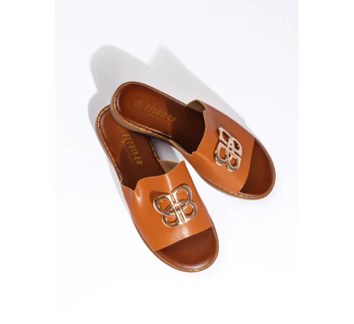 Trendy hnědé dámské nazouváky na plochém podpatku Trendy hnědé dámské nazouváky na plochém podpatku