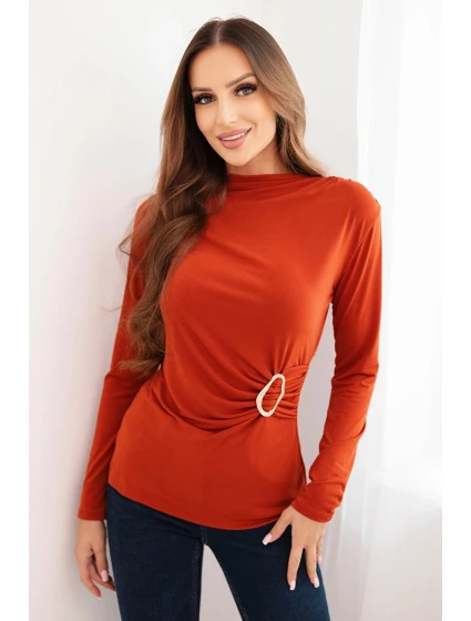 Dámská blůza z viskózy s nařasením a ozdobnou sponou model 21468702 - K-Fashion
