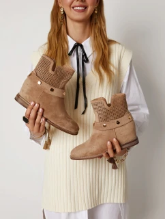 Prolamované dámské boty Béžová model 21576797 - S.Barski