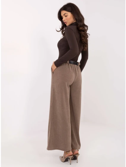 Spodnie IT SP model 21747106 ciemny bezowy - FPrice Spodnie IT SP model 21747106 ciemny bezowy - FPrice