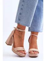 Módní semišové sandály na čtvercovém podpatku Béžové Merila Módní semišové sandály na čtvercovém podpatku Béžové Merila