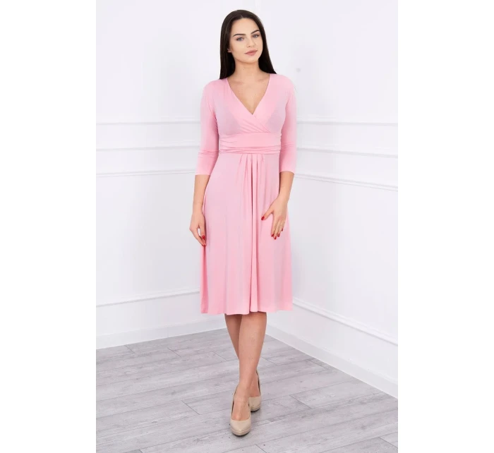 Šaty s průstřihem pod prsy pudrově růžové Šaty s průstřihem pod prsy pudrově růžové