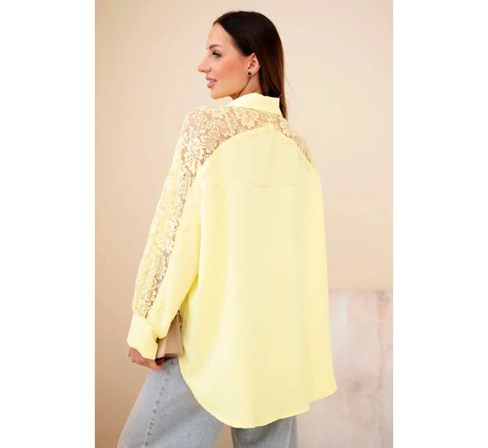 Dámská viskózová košile s krajkovými rukávy a límečkem žlutá