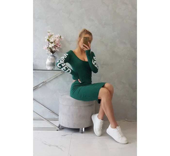 Roztrhané zelené šaty Roztrhané zelené šaty