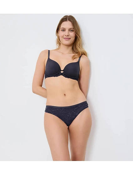 AMOURETTE CHARM - celokrajkové brazilky neviditelné pod oblečením Triumph AMOURETTE CHARM - celokrajkové brazilky neviditelné pod oblečením Triumph