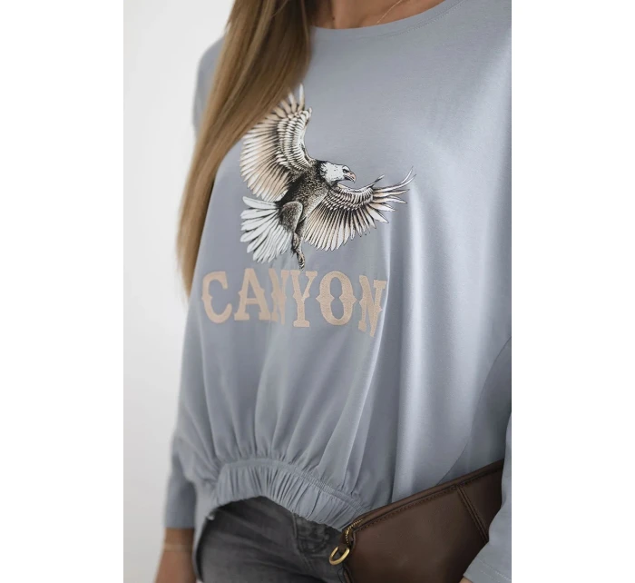 Dámská halenka s model 21138048 a nápisem Canyon šedý - K-Fashion Dámská halenka s model 21138048 a nápisem Canyon šedý - K-Fashion