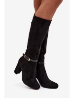 Dámské zateplené kozačky na sloupkovém podpatku se zlatou přezkou Seraphine – černé Dámské zateplené kozačky na sloupkovém podpatku se zlatou přezkou Seraphine – černé