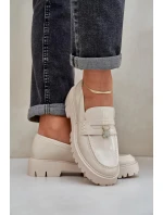 Dámské lakované mokasíny s dekorativní připínkou „Miś“ Wulinea – béžové Dámské lakované mokasíny s dekorativní připínkou „Miś“ Wulinea – béžové