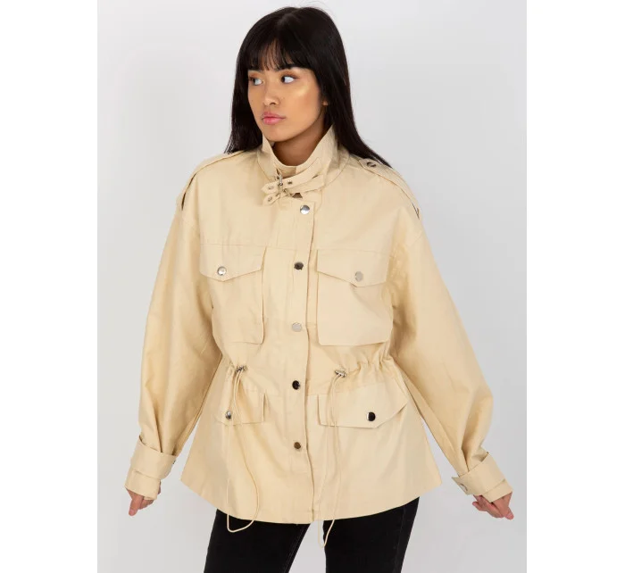 Béžová dámská bunda pro přechodné období s vysokým stojáčkem model 20840811 - Factory Price Béžová dámská bunda pro přechodné období s vysokým stojáčkem model 20840811 - Factory Price