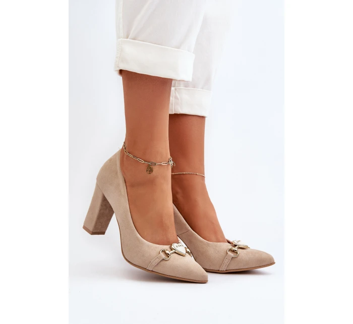 model 21652560 Velurové lodičky na podpatku se srdcem cappuccino - Zazoo model 21652560 Velurové lodičky na podpatku se srdcem cappuccino - Zazoo