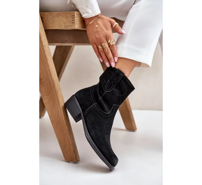 Semišové Kotníkové Boty Kovbojky Dámské Na Nízkém Podpatku Zateplené Sergio Leone Černé Semišové Kotníkové Boty Kovbojky Dámské Na Nízkém Podpatku Zateplené Sergio Leone Černé