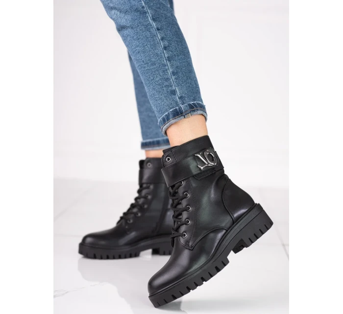 Pohodlné dámské černé kotníčkové boty na plochém podpatku Pohodlné dámské černé kotníčkové boty na plochém podpatku