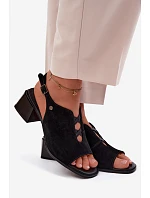 Sandály z přírodního semiše na podpatku Maciejka K7521-01 Černé