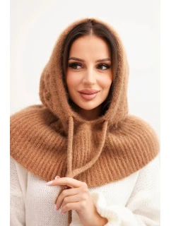 Dámská čepice s kapucí, zavazováním a copánkovým vzorem tmavě camelová