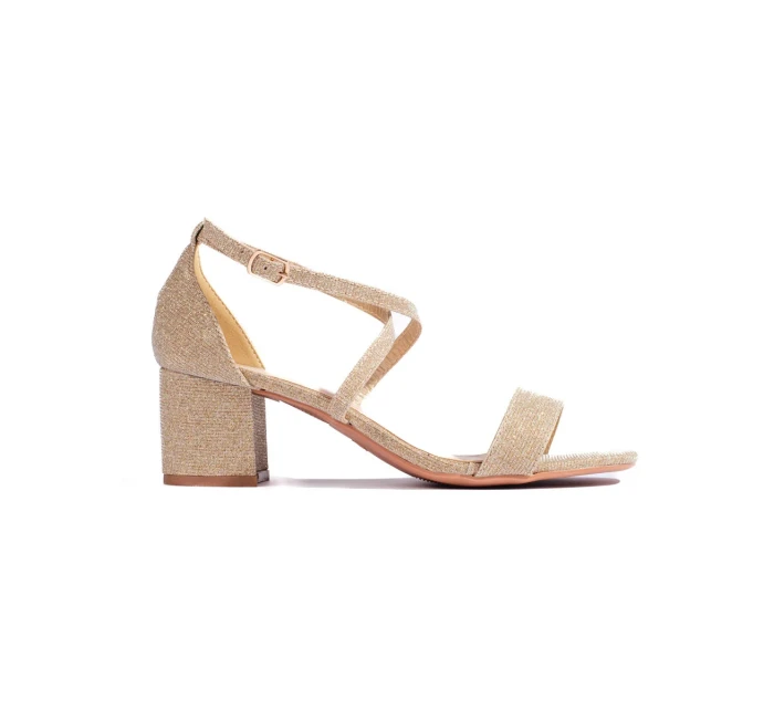 Trendy zlaté dámské sandály na širokém podpatku Trendy zlaté dámské sandály na širokém podpatku