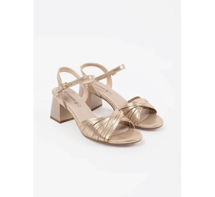Moderní zlaté  sandály dámské na širokém podpatku