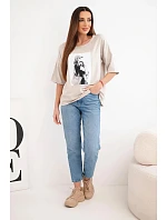 Dámská bavlněná oversize halenka s krátkým rukávem a módním potiskem béžová Dámská bavlněná oversize halenka s krátkým rukávem a módním potiskem béžová