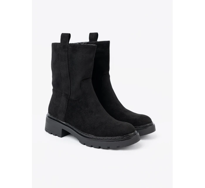 Pěkné černé  kotníčkové boty dámské na plochém podpatku