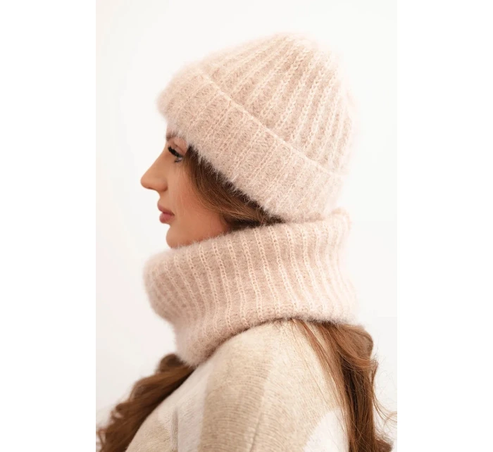 Dámský komplet čepice a šály zimní s ozdobným béžový model 21461112 - K-Fashion Dámský komplet čepice a šály zimní s ozdobným béžový model 21461112 - K-Fashion