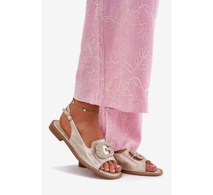 Dámské sandály na plochém podpatku s ozdobným detailem S.Barski KV51-080 zlaté Dámské sandály na plochém podpatku s ozdobným detailem S.Barski KV51-080 zlaté