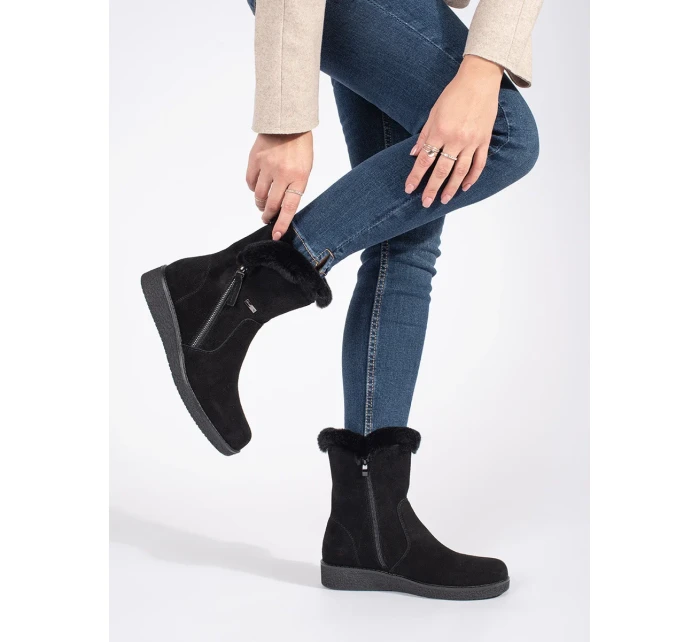 Trendy kotníčkové boty černé dámské na klínku Trendy kotníčkové boty černé dámské na klínku