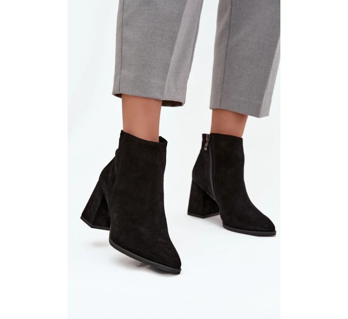 Černé kotníkové boty z přírodního semiše na jehlovém podpatku zateplené model 21712931 - Zazoo