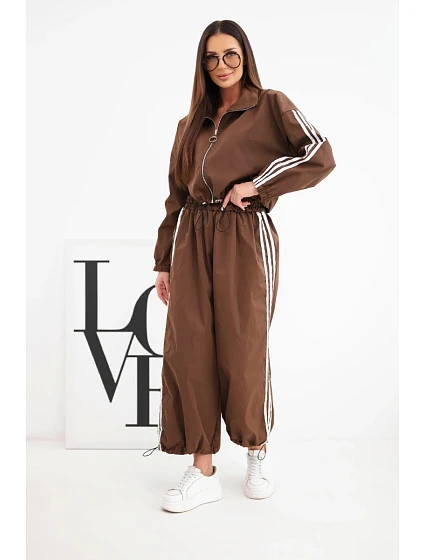 Dámský bavlněný komplet s oversized kalhotami a model 22294728 lampasy hnědý - K-Fashion