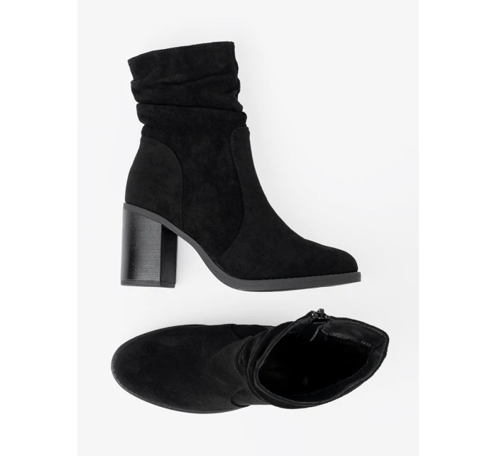 Klasické kotníčkové boty černé dámské na širokém podpatku Klasické kotníčkové boty černé dámské na širokém podpatku