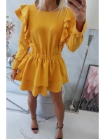 Šaty s vertikálními volány hořčicové barvy