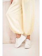 Dámské široké kalhoty s gumou v pase a zavazováním ve stylu model 22064411 žluté - K-Fashion Dámské široké kalhoty s gumou v pase a zavazováním ve stylu model 22064411 žluté - K-Fashion