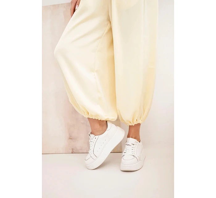 Dámské široké kalhoty s gumou v pase a zavazováním ve stylu model 22064411 žluté - K-Fashion Dámské široké kalhoty s gumou v pase a zavazováním ve stylu model 22064411 žluté - K-Fashion