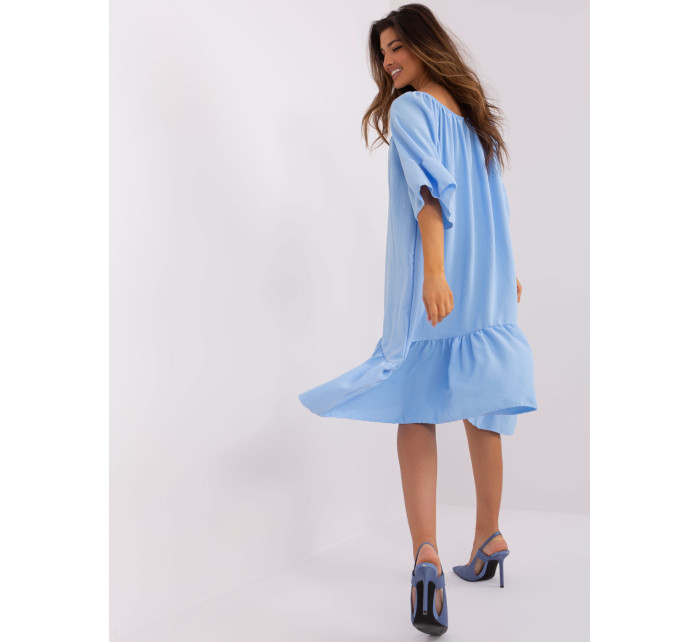Světle modré šaty s volánem volného střihu