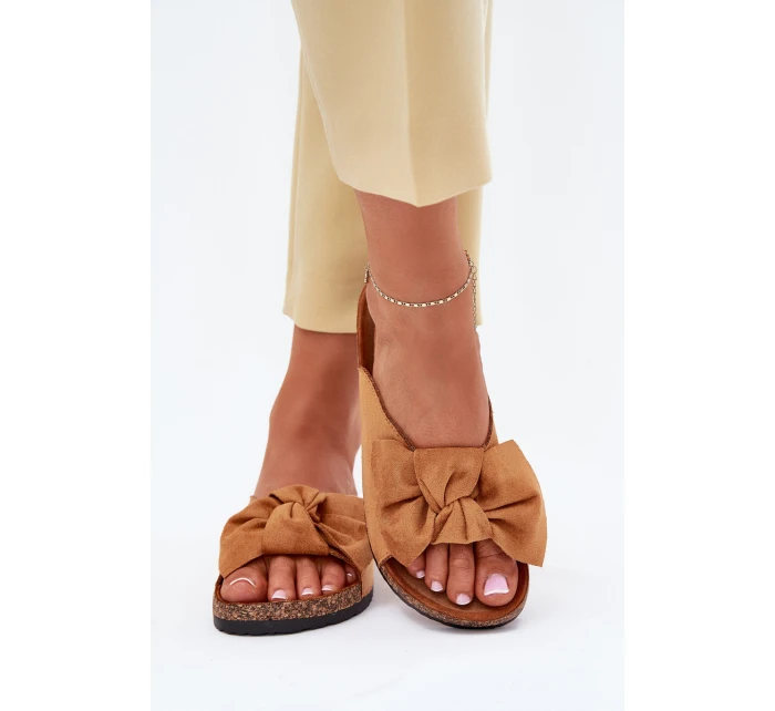 Dámské Pantofle Na Korkové Podešvi S Mašlí Camel model 21701469 - Boto Dámské Pantofle Na Korkové Podešvi S Mašlí Camel model 21701469 - Boto