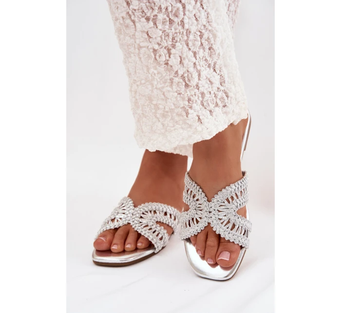 Dámské ploché stříbrné pantofle model 22031972 - Boto