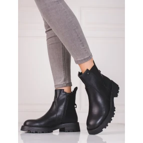 Komfortní černé kotníčkové boty dámské na plochém podpatku Komfortní černé kotníčkové boty dámské na plochém podpatku