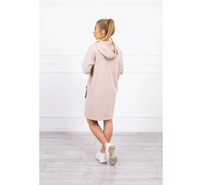 Béžové šaty s kapucí