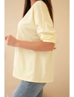 Dámská bavlněná blůza s výstřihem do V a dlouhým rukávem žlutá