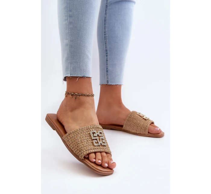 Ploché Dámské Žabky S Pletením a Ozdobou Beige model 21657867 - EVENTO Ploché Dámské Žabky S Pletením a Ozdobou Beige model 21657867 - EVENTO