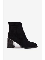 Semišové dámské kotníkové boty na podpatku s rytím zateplené Vinceza 66801 černé