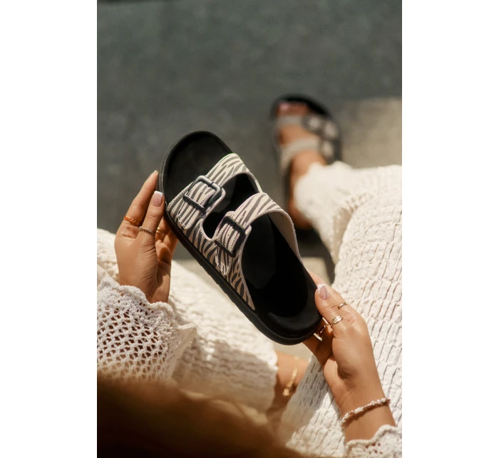 Semišové Dámské Pantofle S Přezkami D.Franklin DFSH405002 Zebra