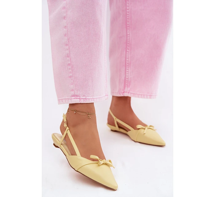 Dámské sandály z umělé kůže na nízkém podpatku model 22107051 - Boto