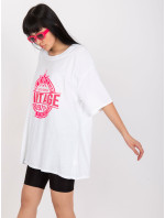 Bílé a růžové volné tričko s aplikací