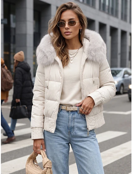 Kurtka damska zimowa pikowana z futerkiem biała model 22404788 - FashionStreet