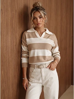 Sweter damski z kołnierzykiem i haftem LOVE kamelowy FashionStreet MY2660