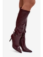 Dámské kozačky na jehlovém podpatku s páskem bordó model 21744541 - Boto