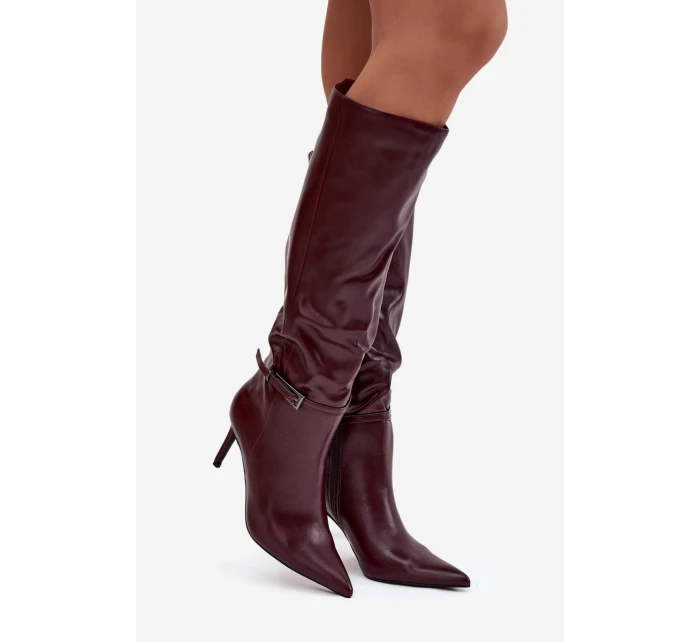Dámské kozačky na jehlovém podpatku s páskem bordó model 21744541 - Boto